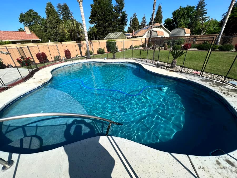 Screened Freeform — pool built by Neighborhood Pool Service